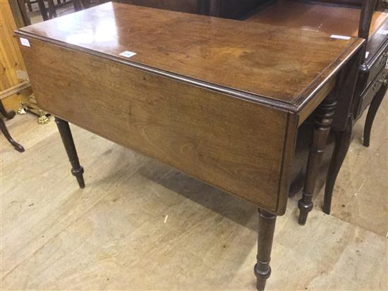 Early Victorian mahogany drop leaf dining table